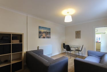 6 bed house, Malefant Street, Cathays, Cardiff, CF244QE - Image 1